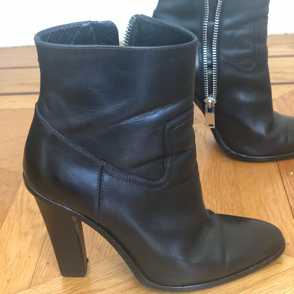Authentic Saint Laurent black leather zipper boot … fit smaller